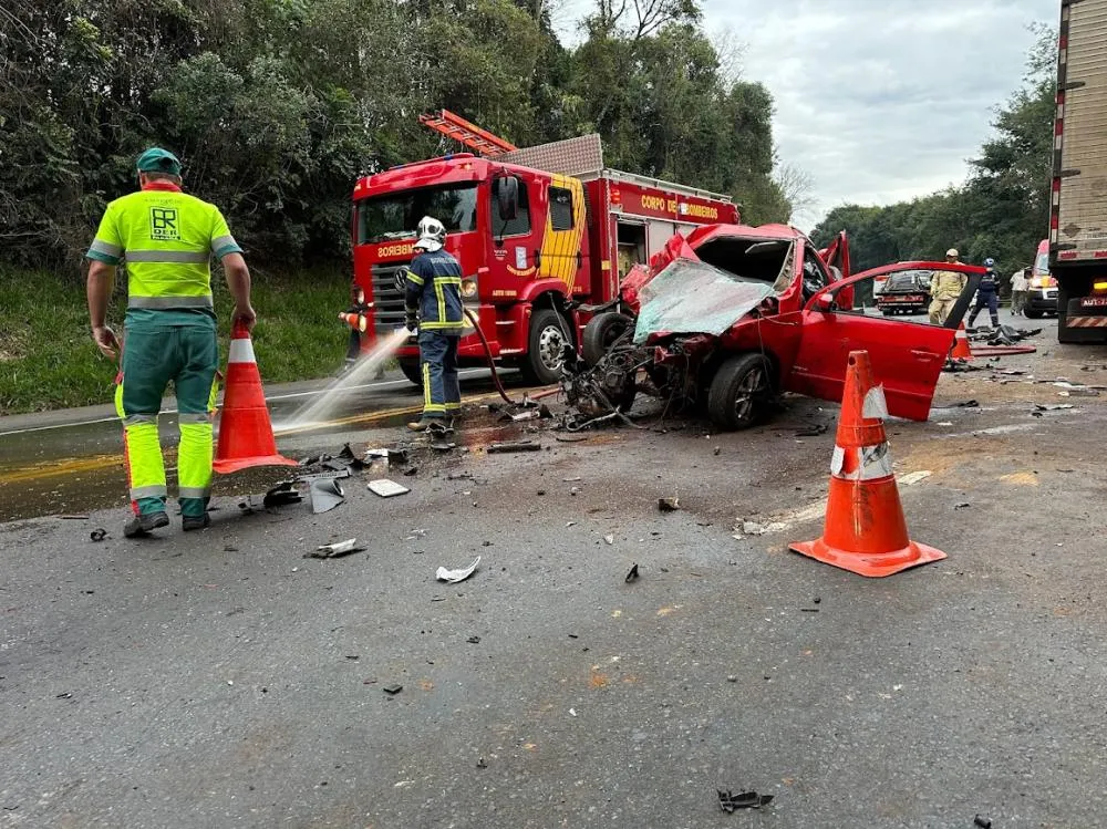 Atendimento a ocorrência de trânsito em rodovia do Paraná: registros de 2025 apontam a BR-277 como a BR com maior volume de acidentes e mortes no estado. Foto: Fabricio Eduardo/Portal Do Paraná (Arquivo Pessoal)